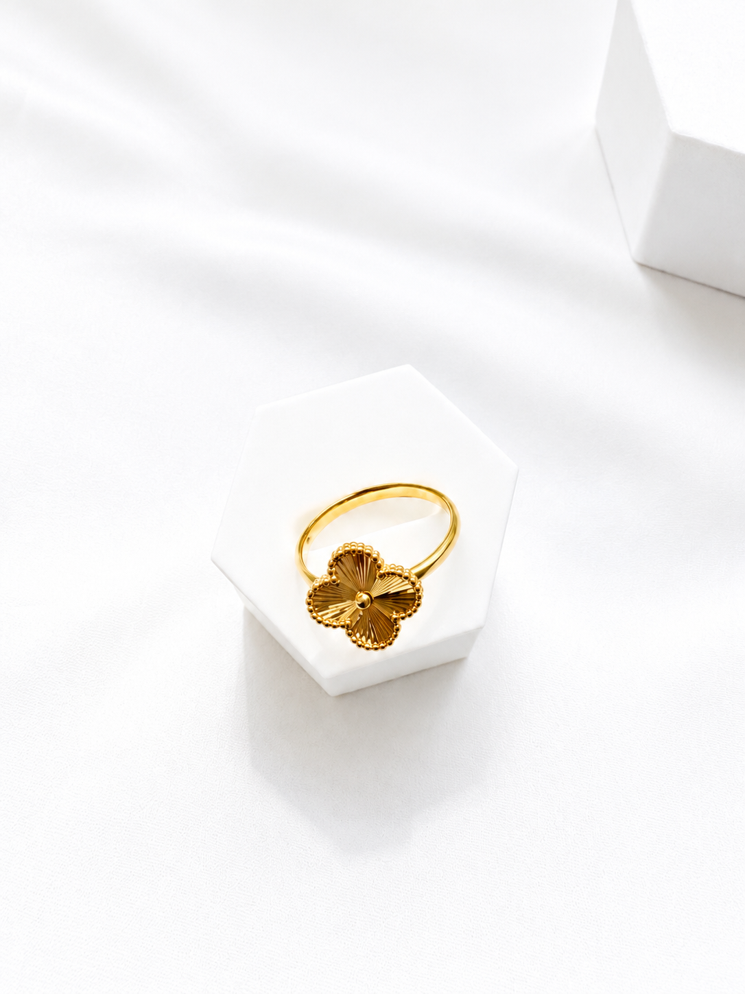 18K Solid Gold Clover Ring