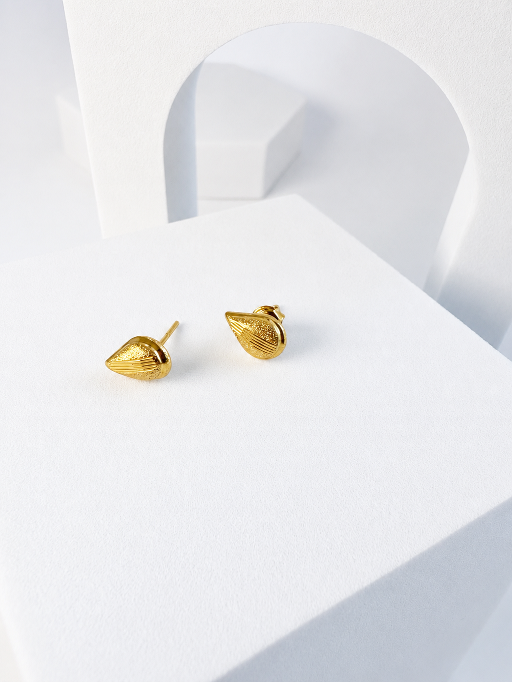 18K Solid Gold Teardrop Stud Earrings