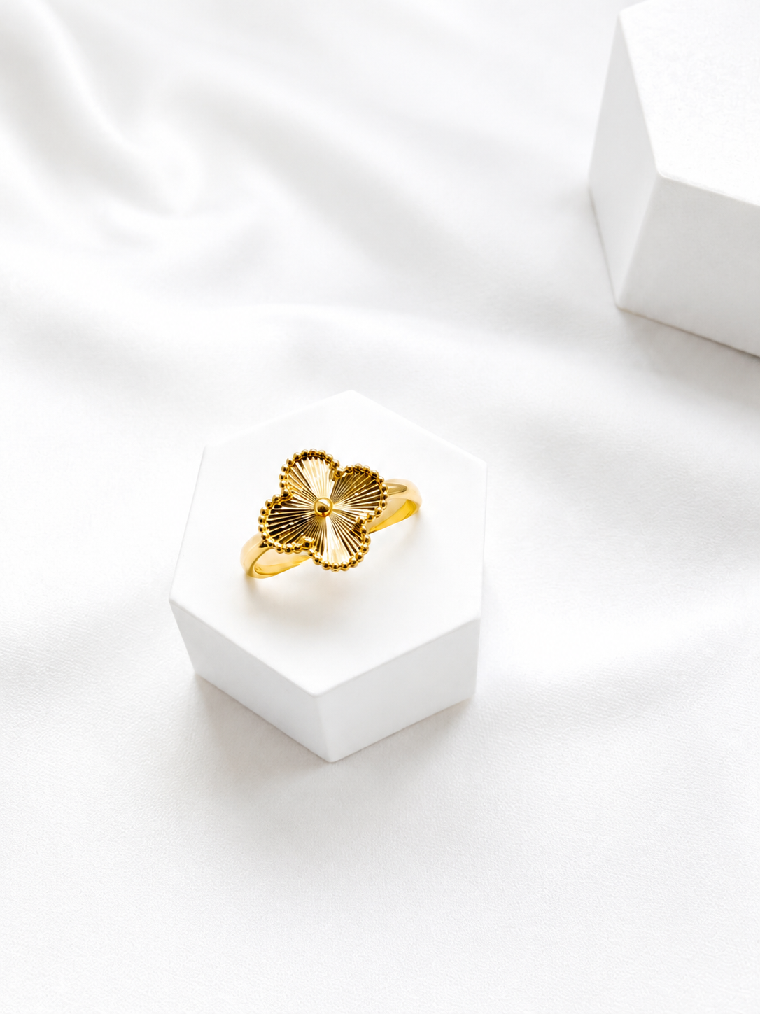 18K Solid Gold Clover Ring