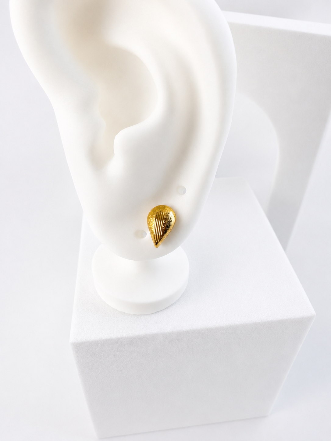 18K Solid Gold Teardrop Stud Earrings