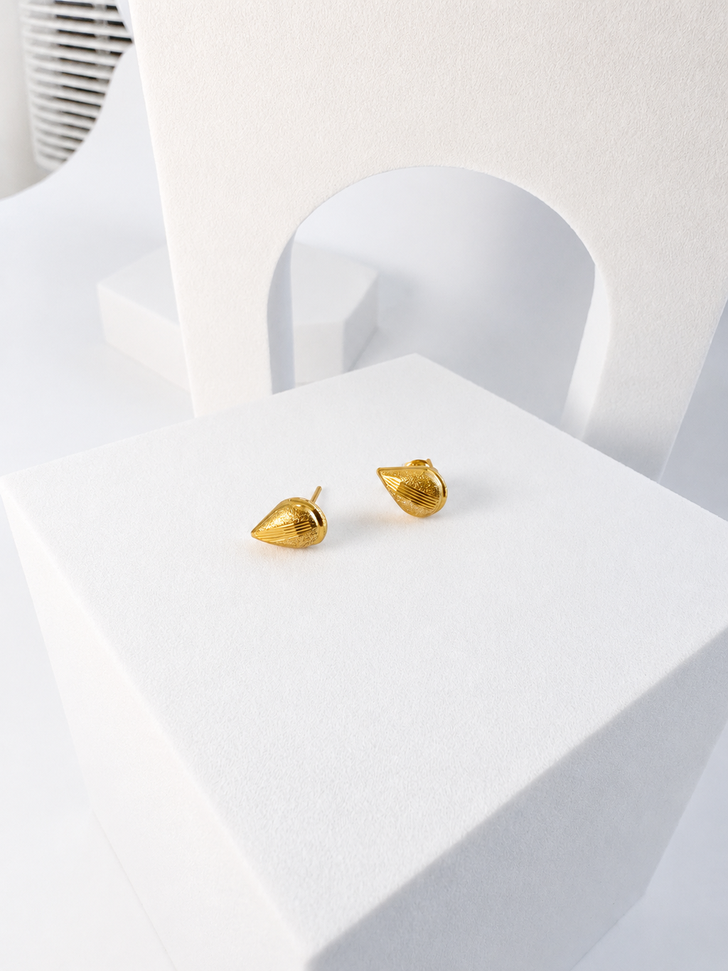 18K Solid Gold Teardrop Stud Earrings