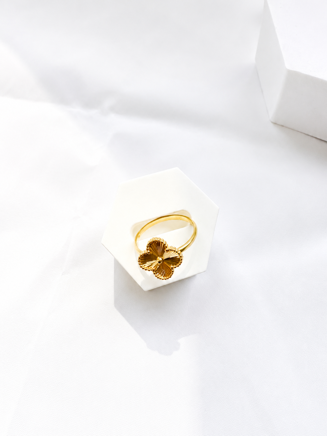 18K Solid Gold Clover Ring