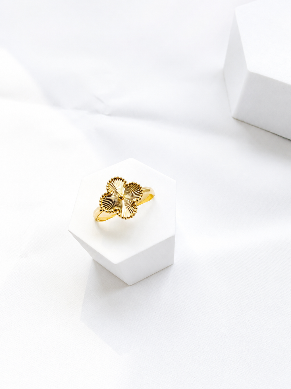18K Solid Gold Clover Ring