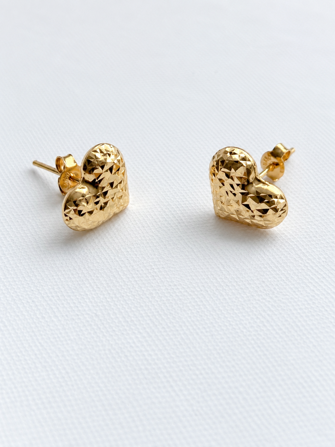 18K Solid Gold Diamond-Cut Heart Stud Earrings