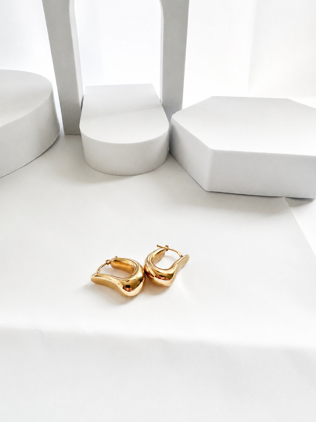 18K Solid Gold U-Shaped Earrings