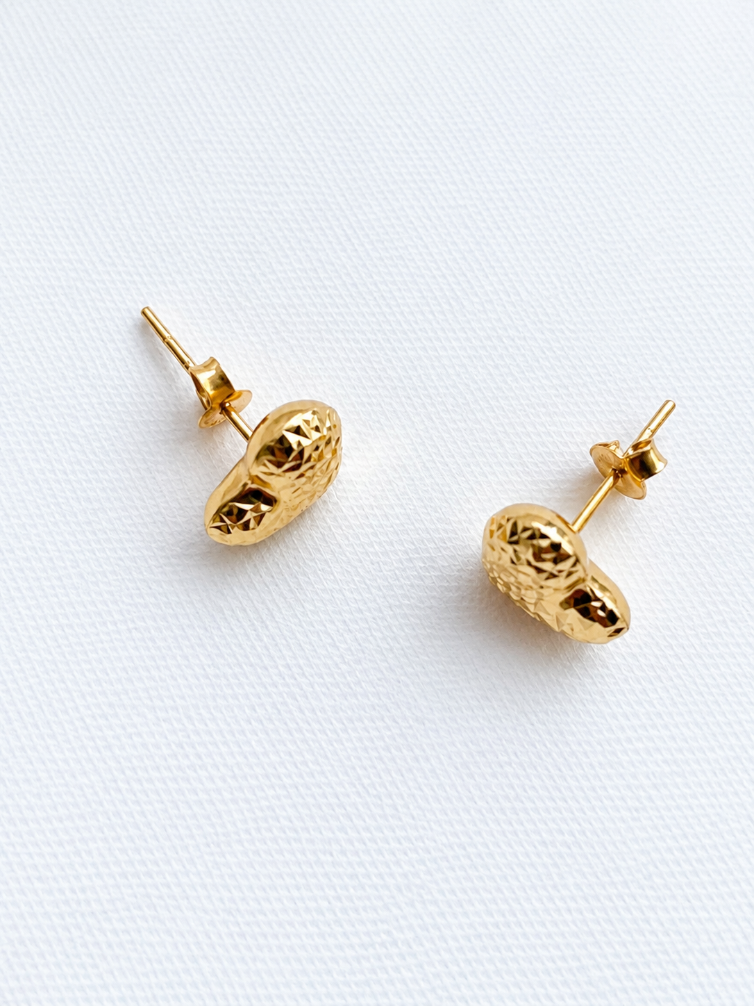 18K Solid Gold Diamond-Cut Heart Stud Earrings
