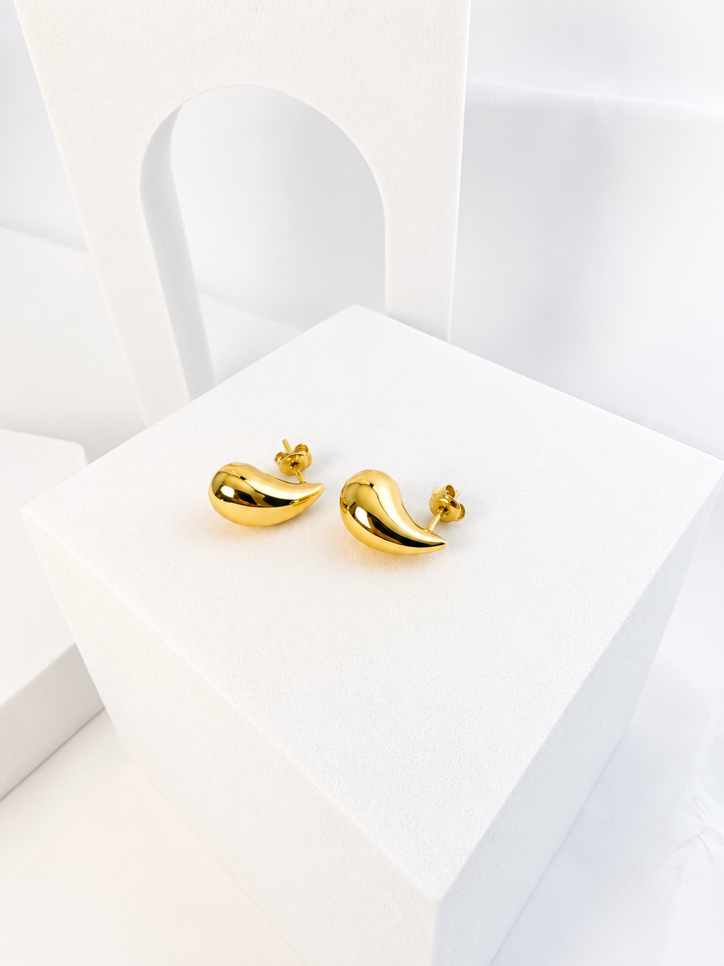 18K solid gold teardrop huggie earrings