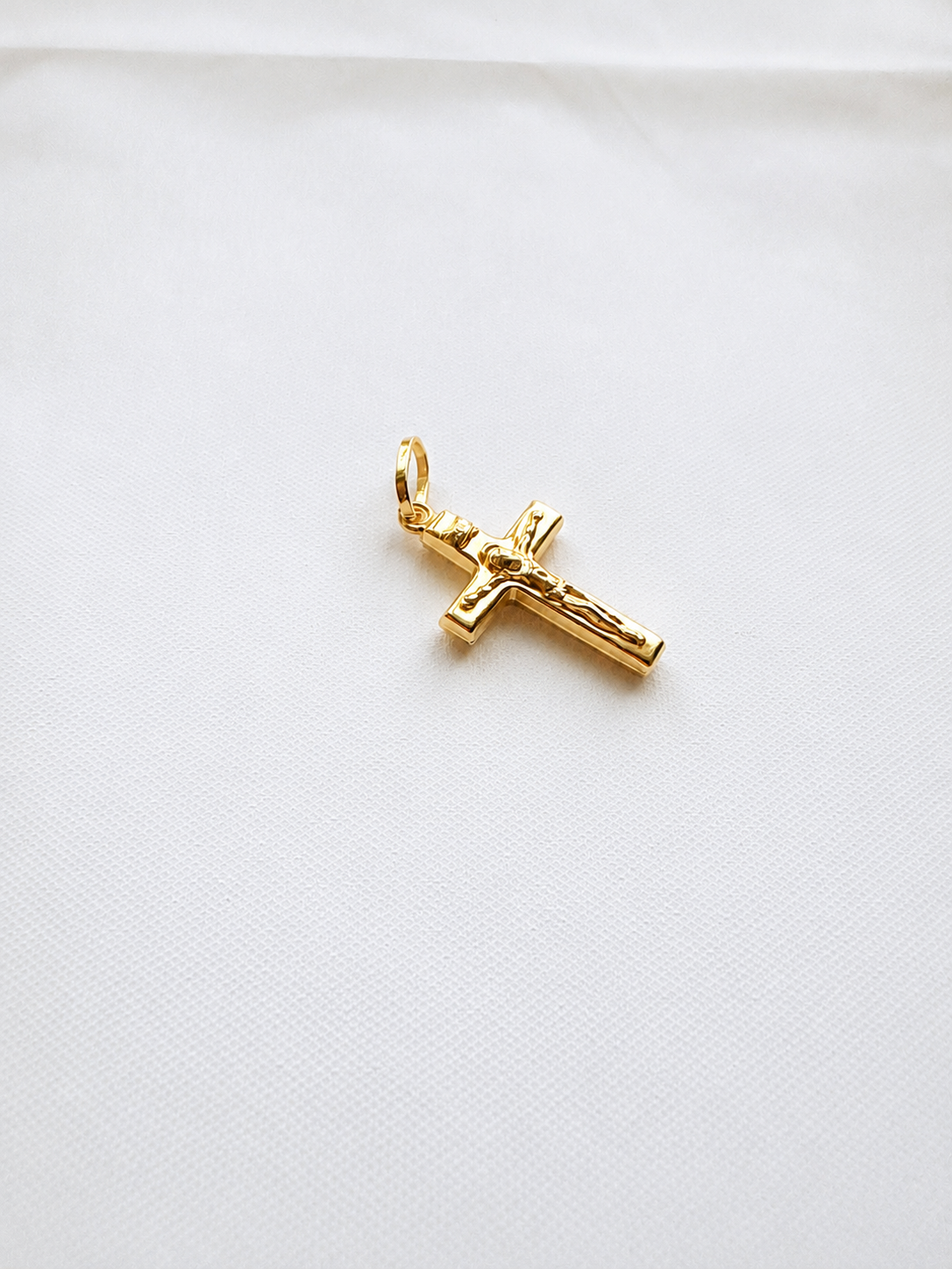 18K Solid Gold Crucifix Pendant