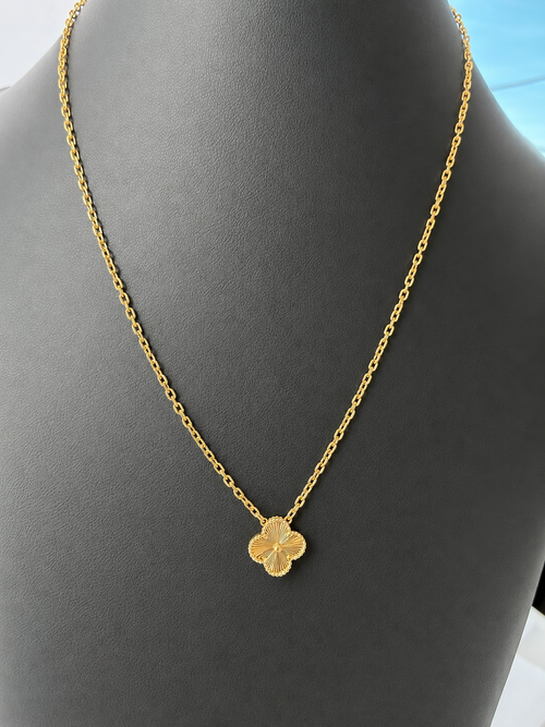 18K Gold Clover Pendant Necklace