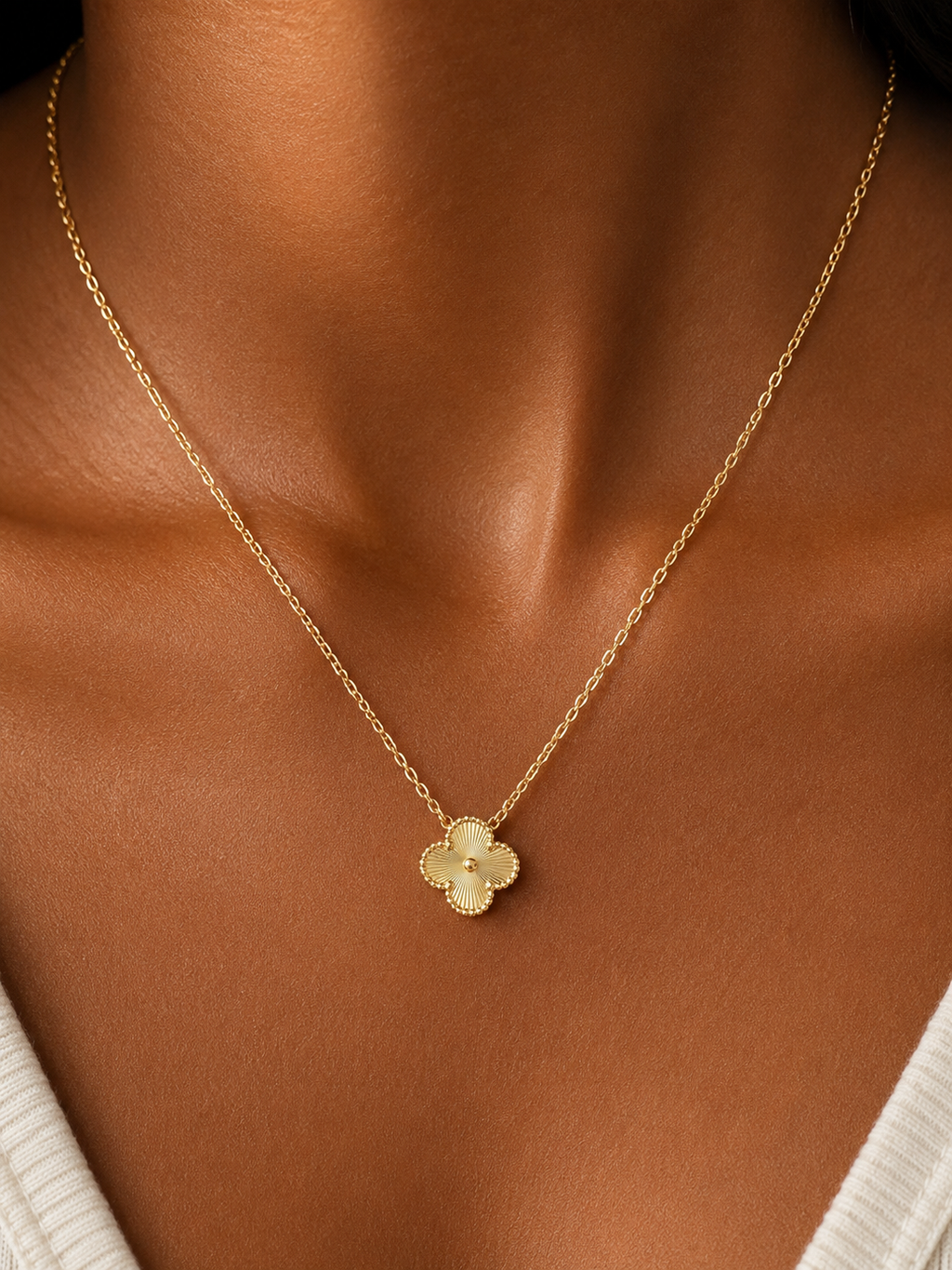 18K Gold Clover Pendant Necklace