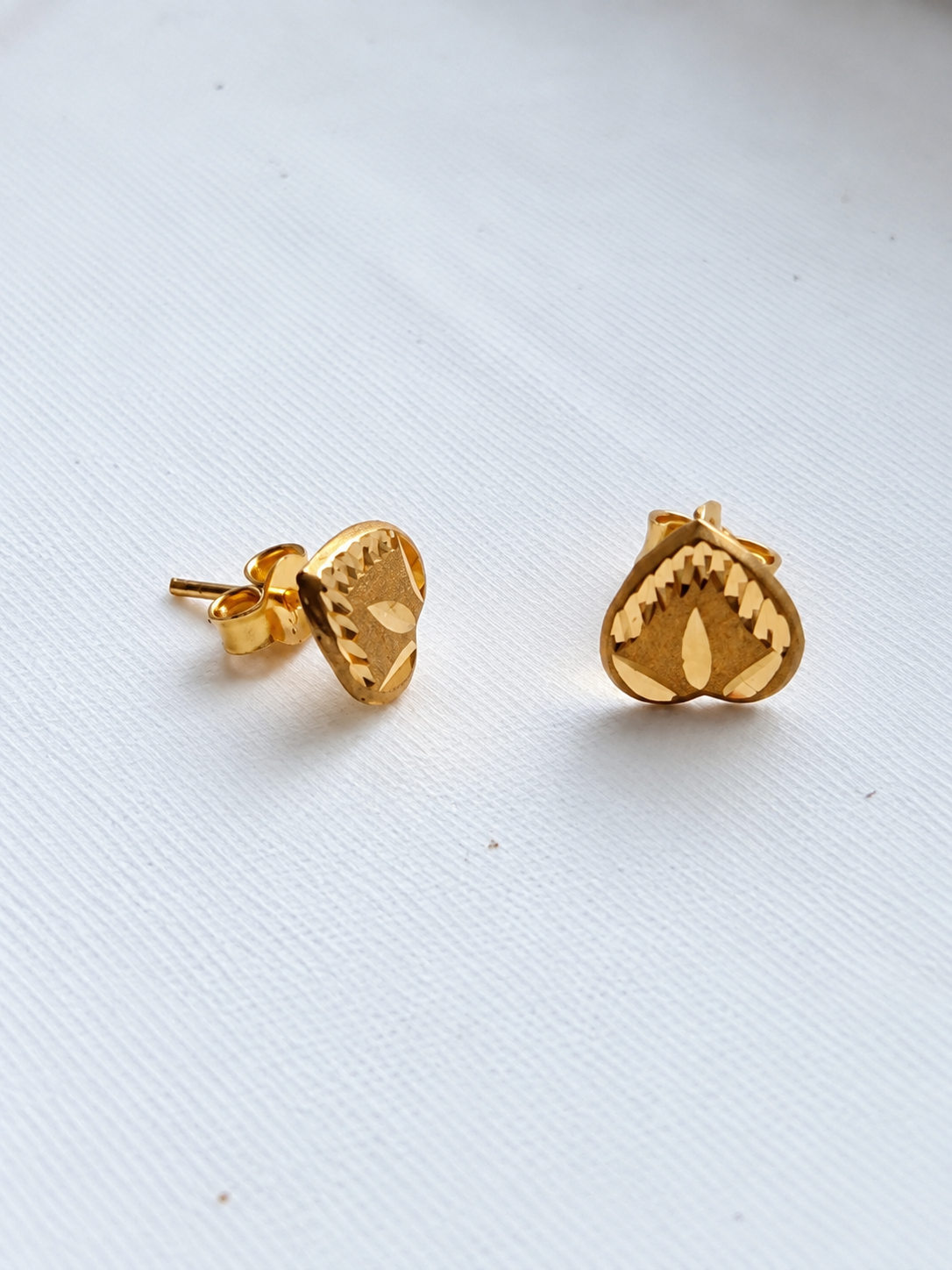 21K Solid Gold Diamond-Cut Heart Stud Earrings