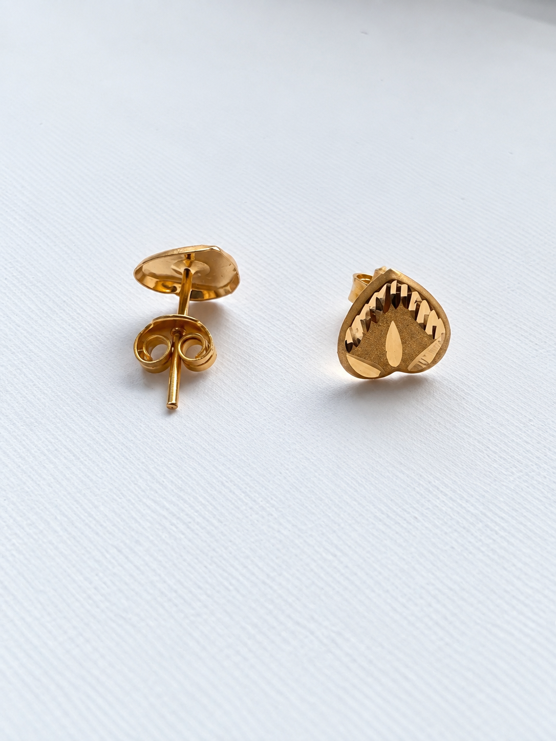21K Solid Gold Diamond-Cut Heart Stud Earrings