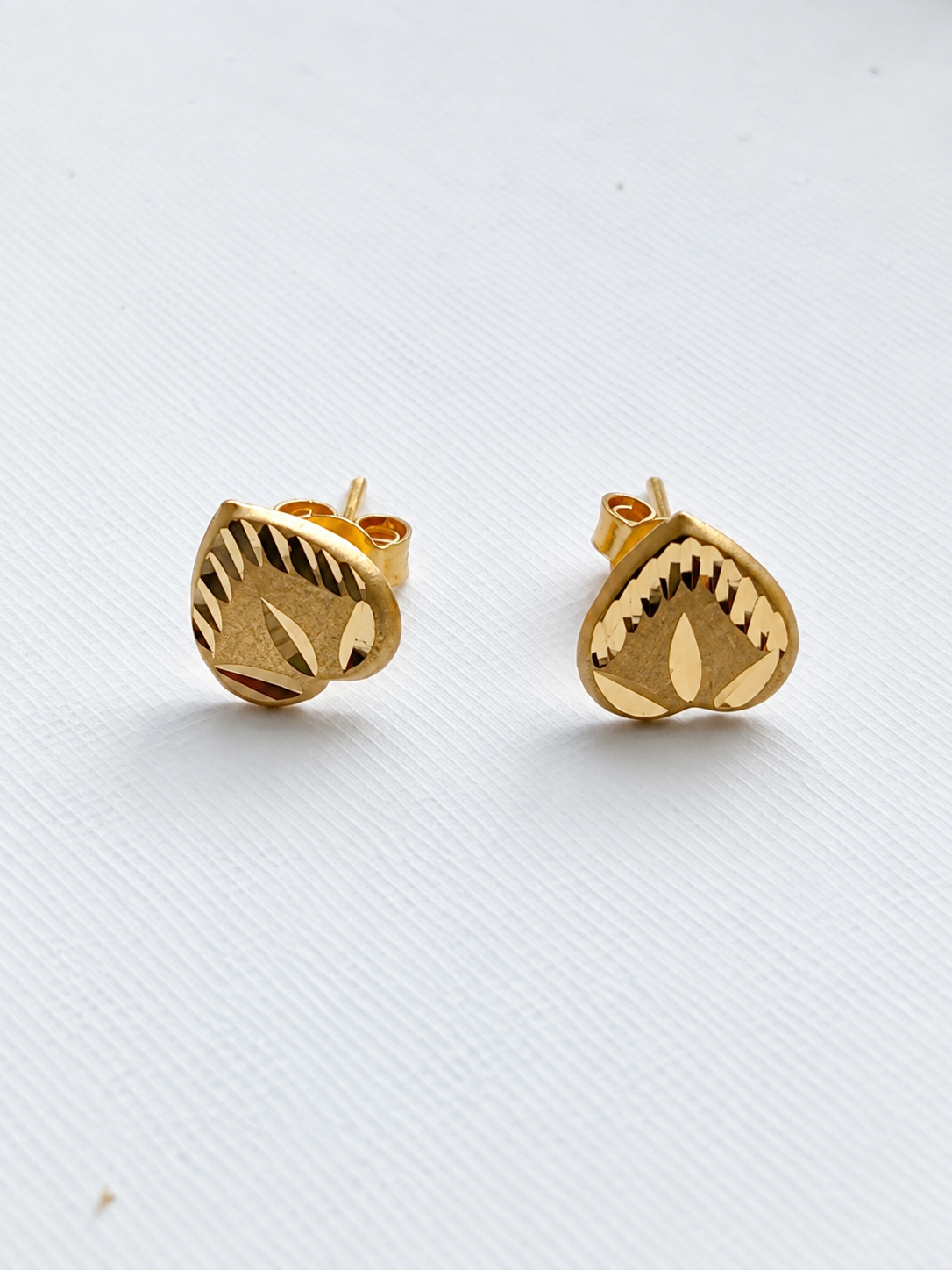 21K Solid Gold Diamond-Cut Heart Stud Earrings