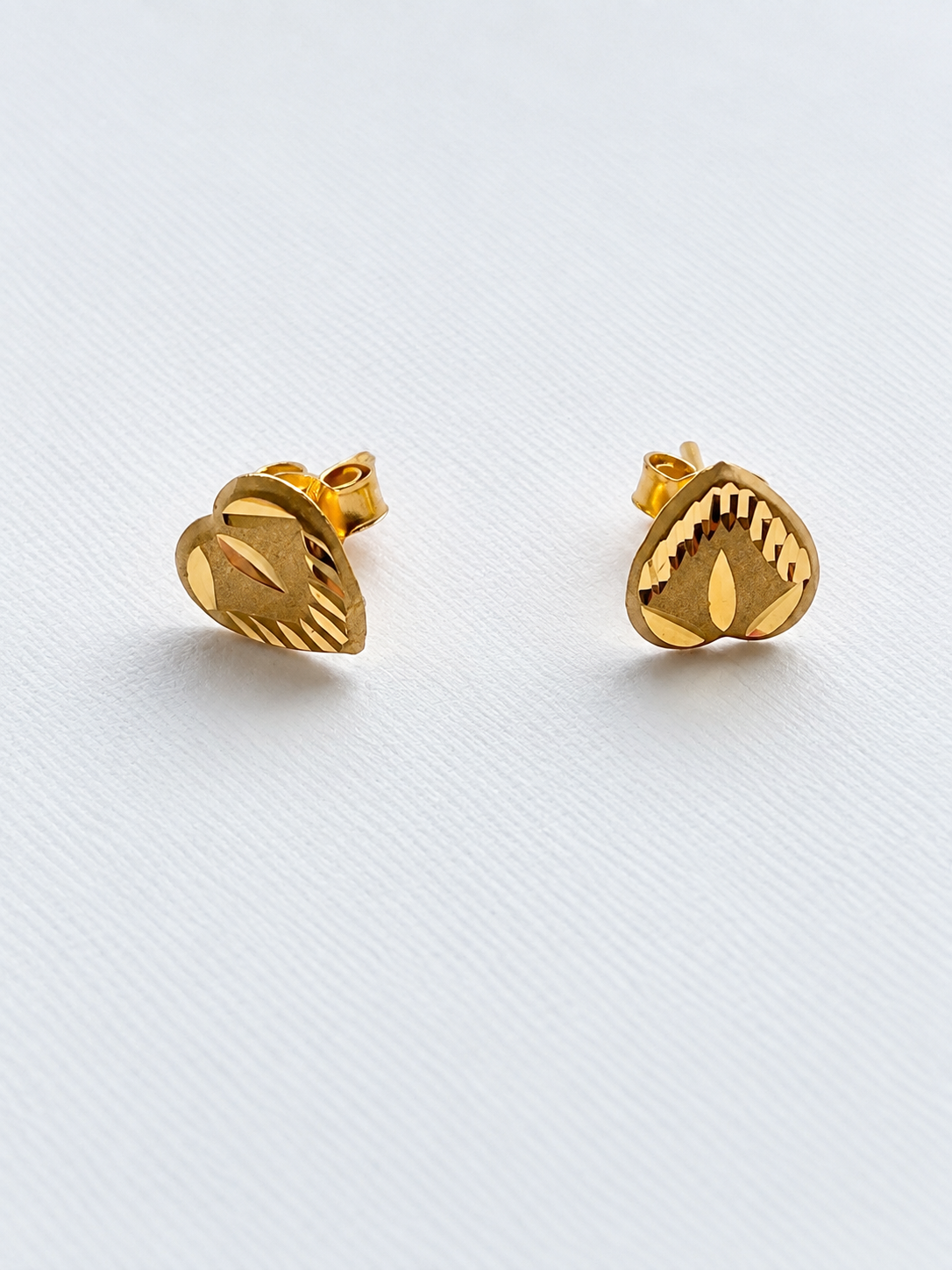 21K Solid Gold Diamond-Cut Heart Stud Earrings
