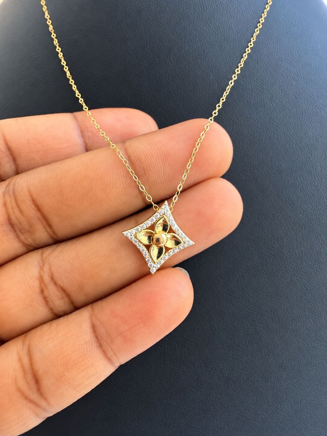 18K Solid Gold Floral Diamond-Shaped Pendant Necklace