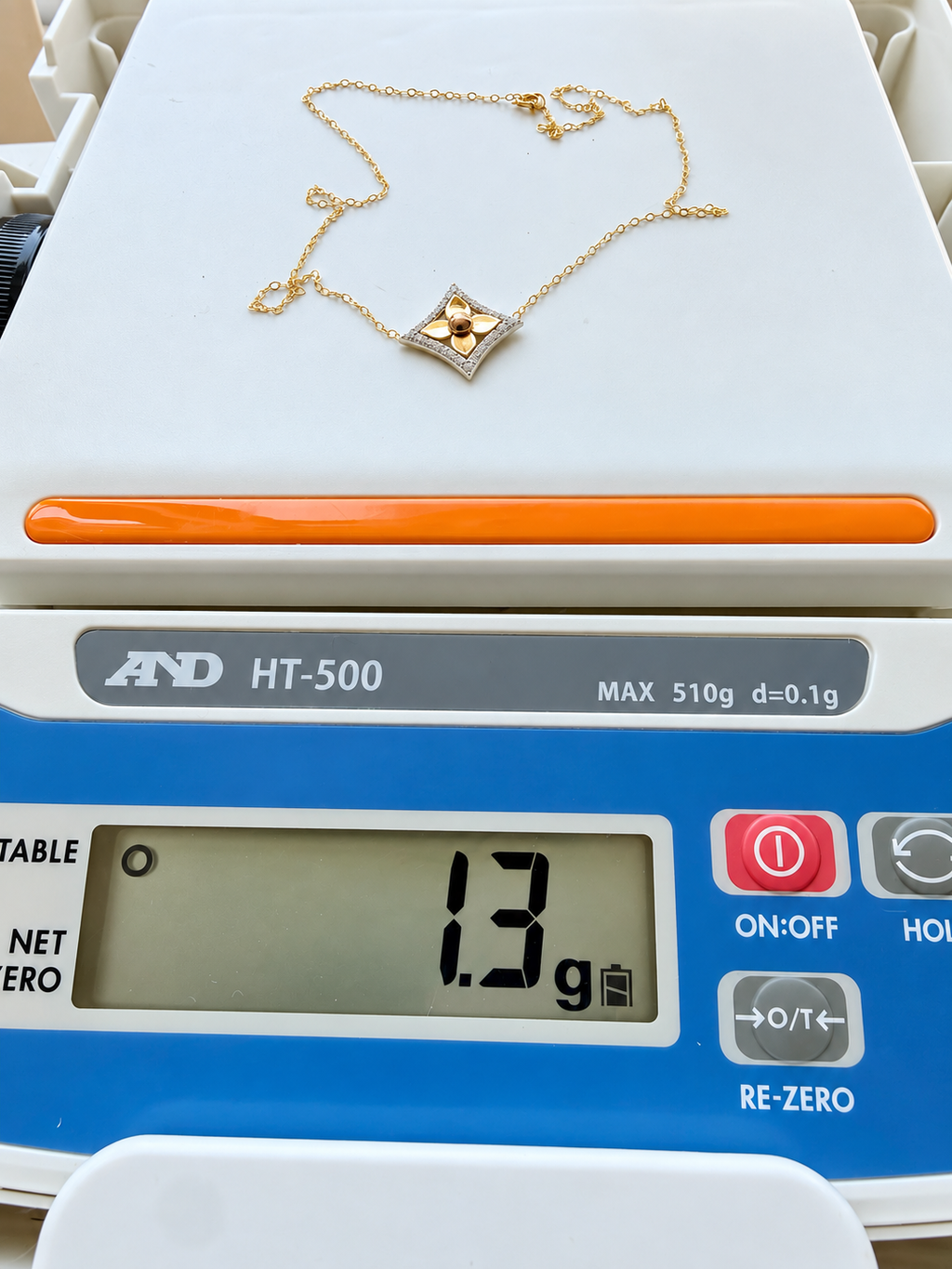 18K Solid Gold Floral Diamond-Shaped Pendant Necklace