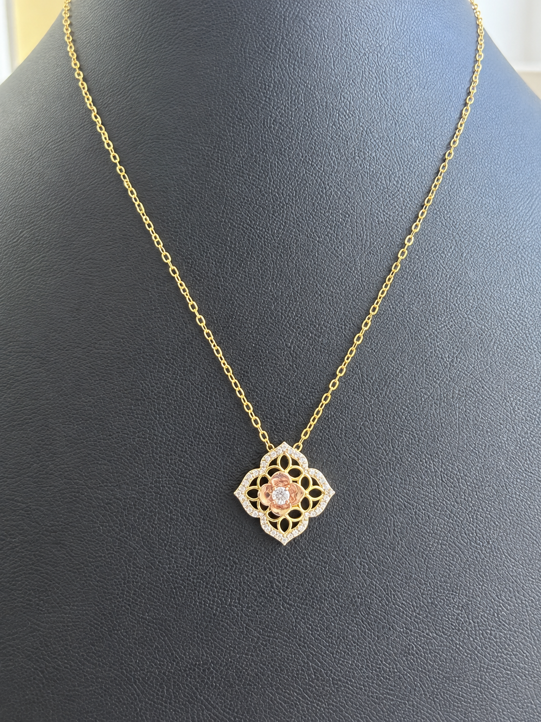 18K Solid Gold Dainty Floral Filigree Pendant Necklace