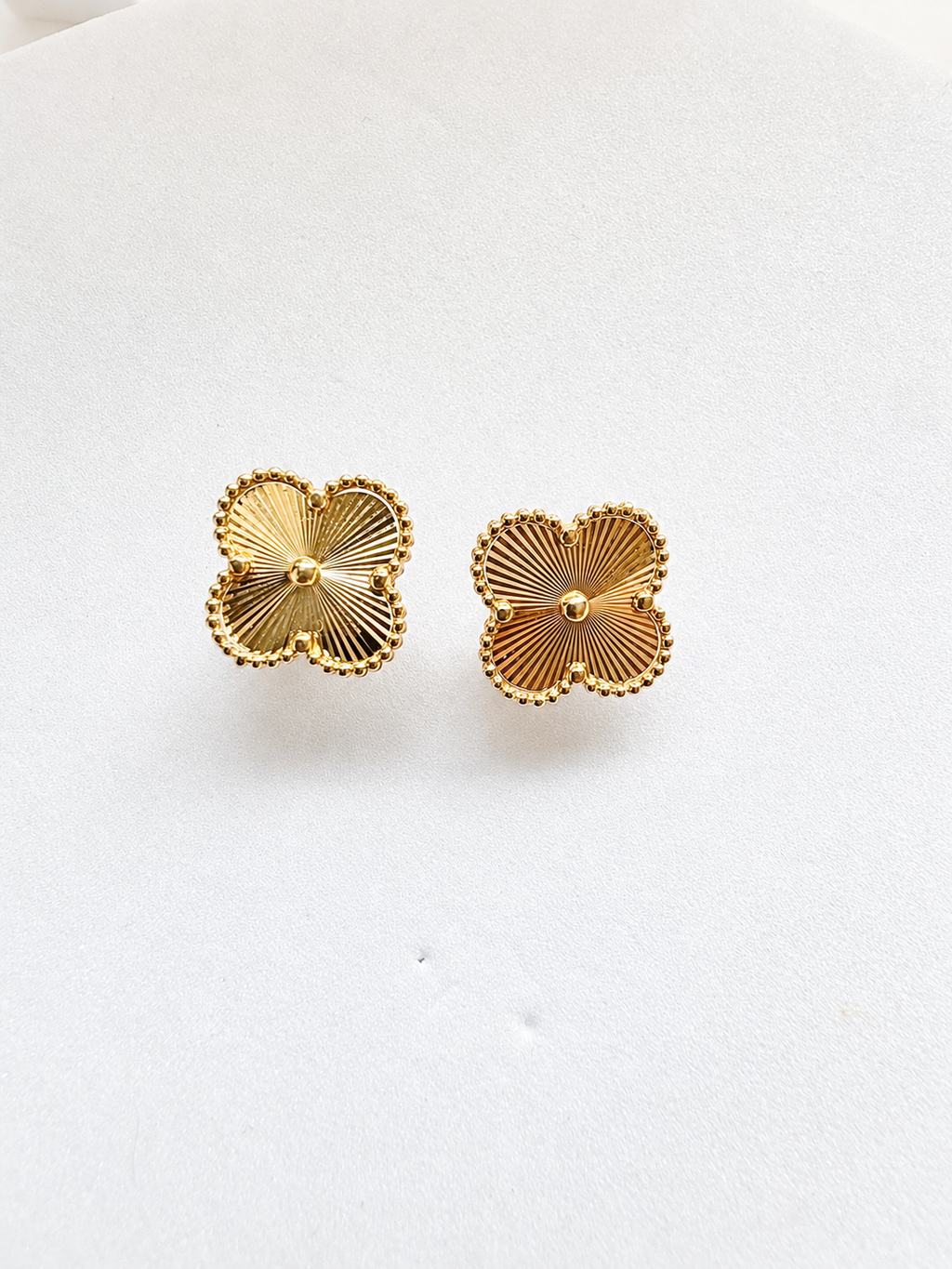 18K solid gold clover stud earrings