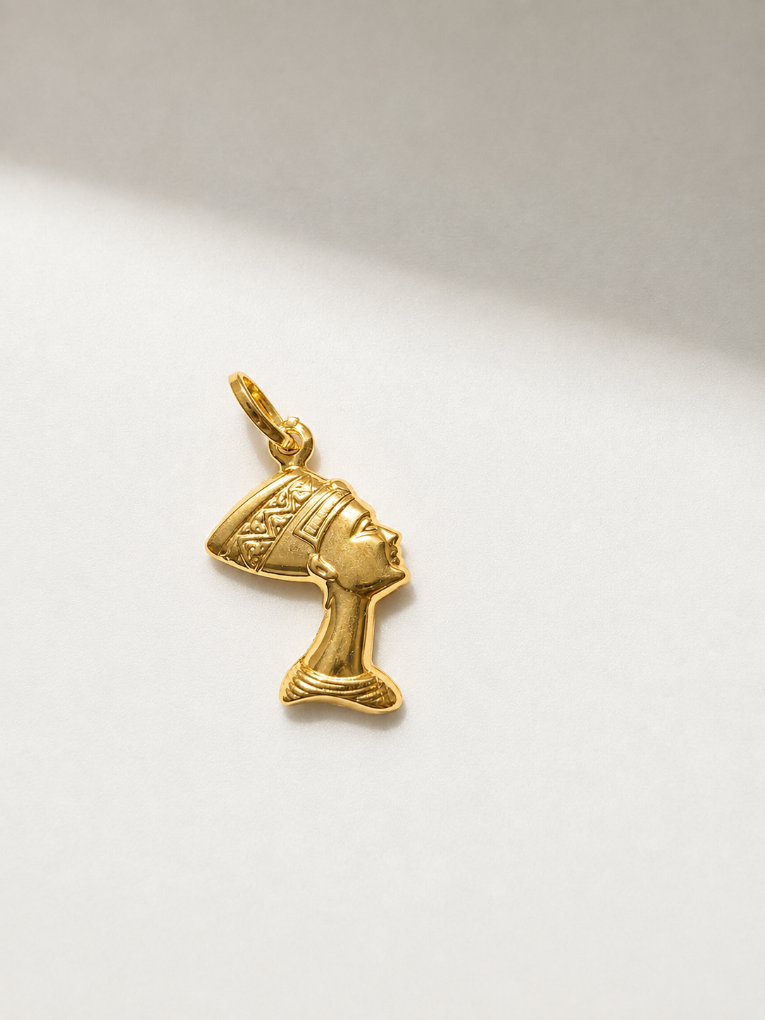 18K Solid Gold Nefertiti Pendant