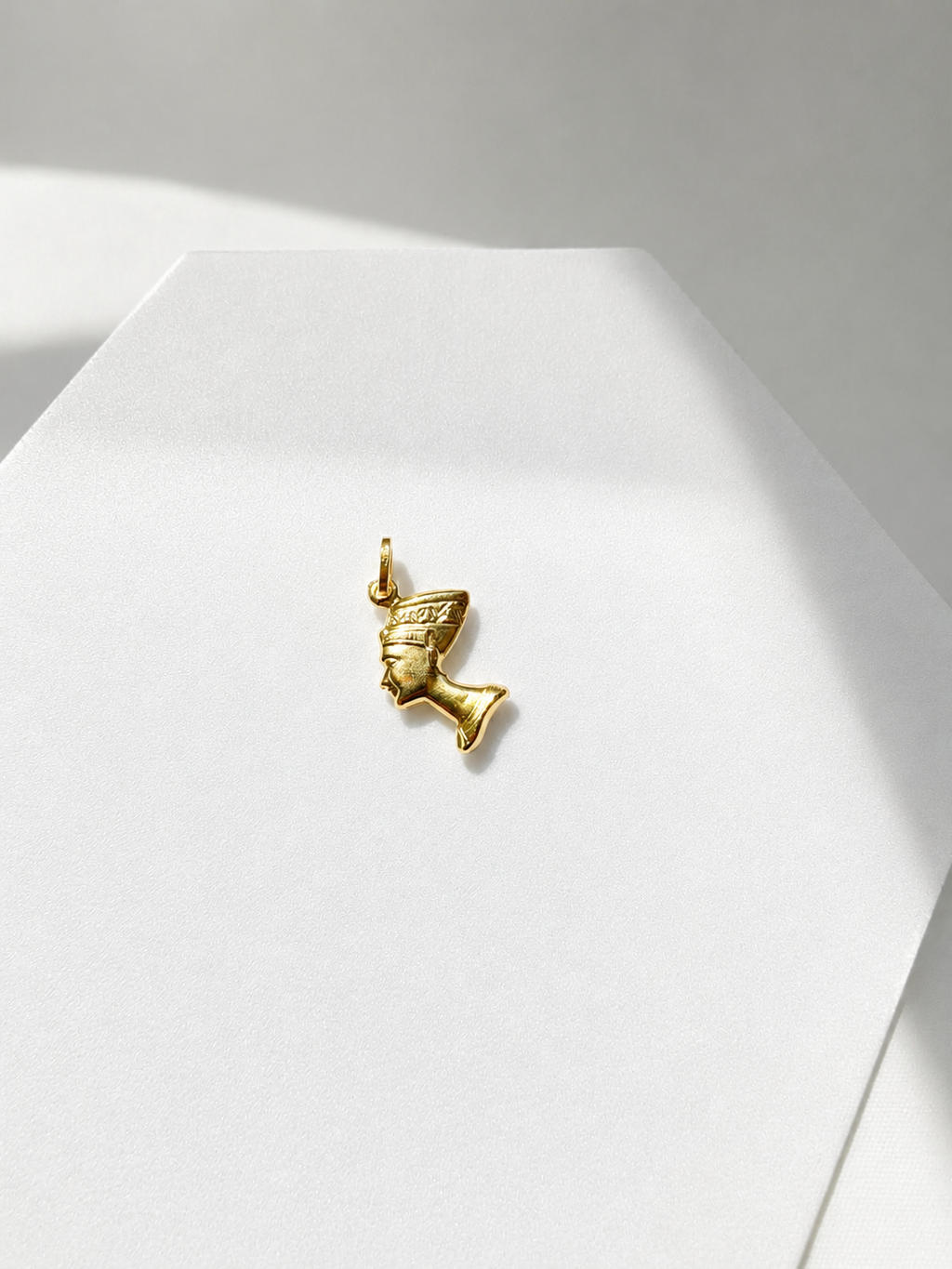18K Solid Gold Nefertiti Pendant
