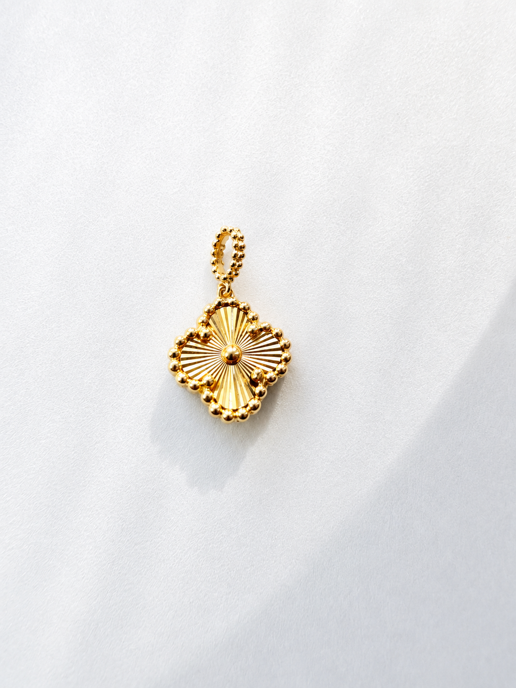 18K Solid Gold Clover Pendant