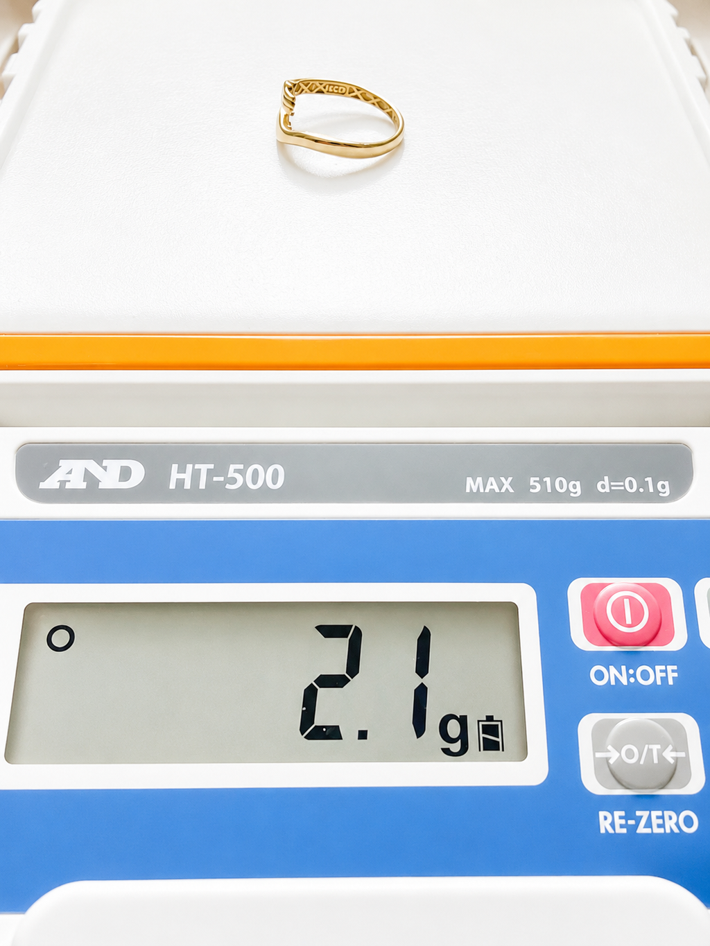 18K Solid Gold Embracing Hand Ring