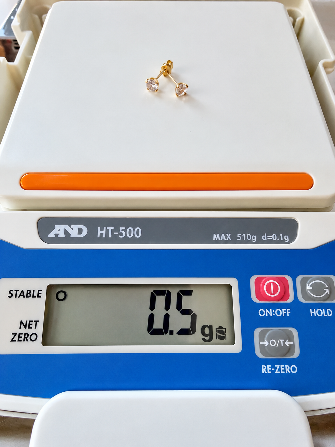 18K Classic Gold Stud Earrings with stone