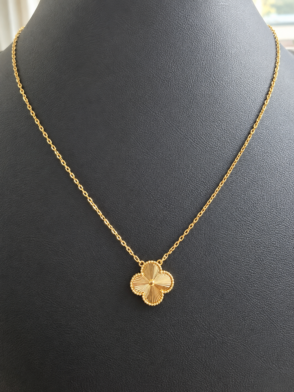 18K Solid Gold Clover Pendant Necklace