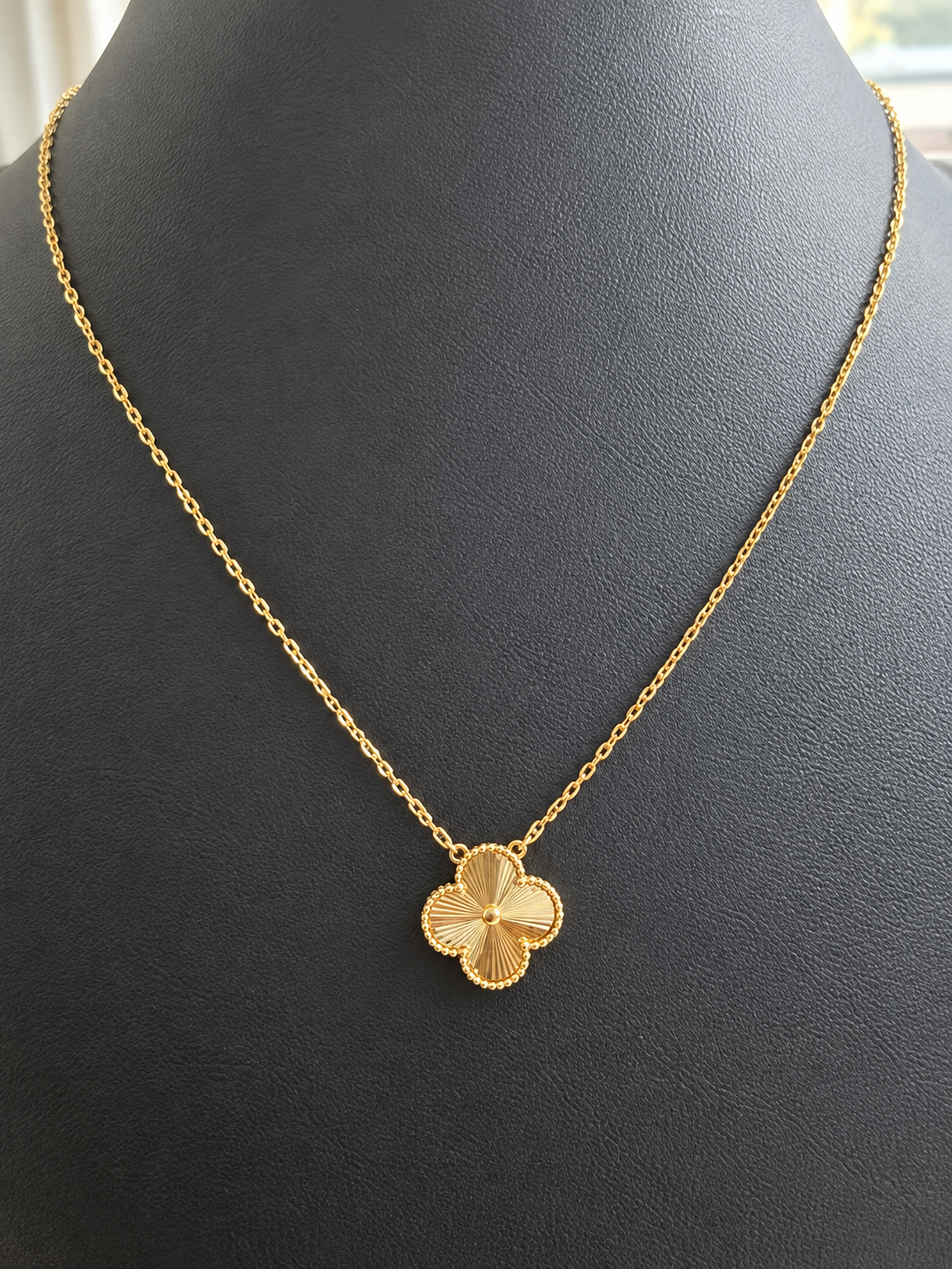 18K Solid Gold Clover Pendant Necklace
