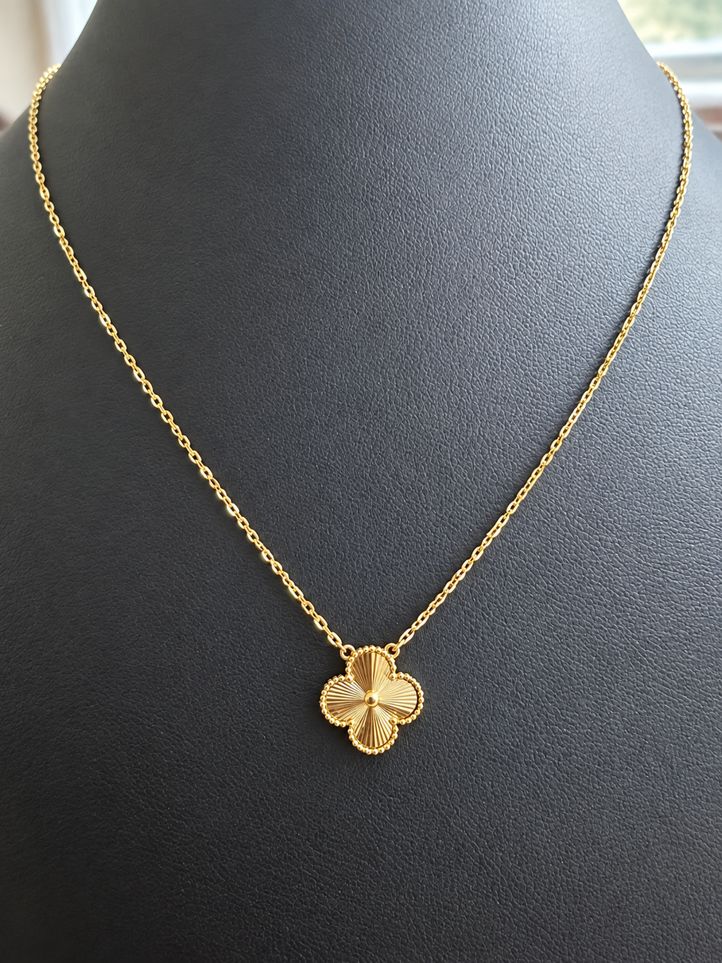 18K Solid Gold Clover Pendant Necklace