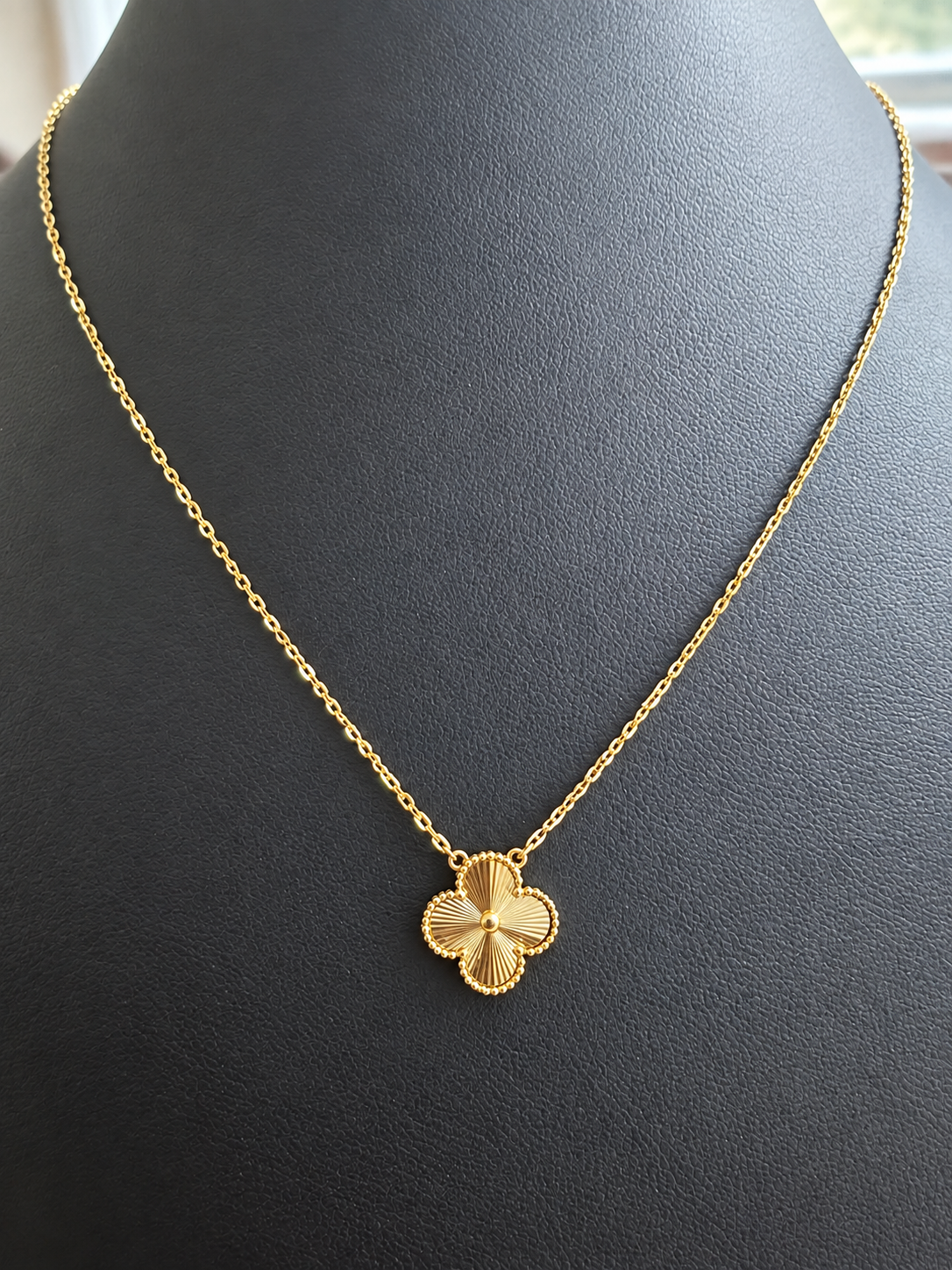 18K Solid Gold Clover Pendant Necklace